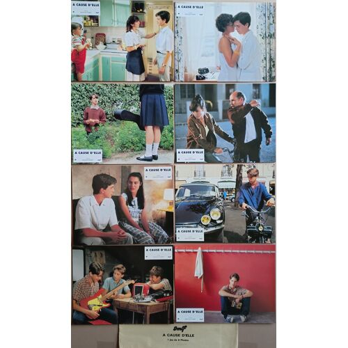 À Cause D'elle : Jeu De 8 Photos D'exploitation Cinématographique - Format 21x27 Cm - De Jean-Loup Hubert Avec Jean-François Stévenin, Antoine Hubert, Ludmila Mikaël, Julien Courbey - 1992