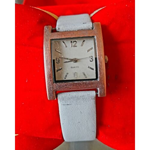 Montre Ancienne Blanche Femme