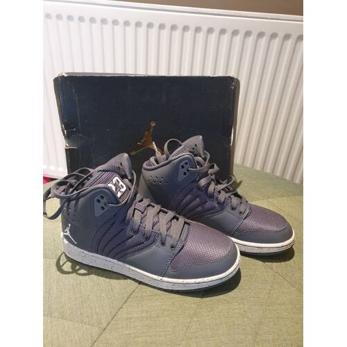 Baskets Jordan P.38