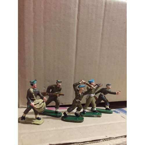 Lot De 5 Figurines Militaires.
