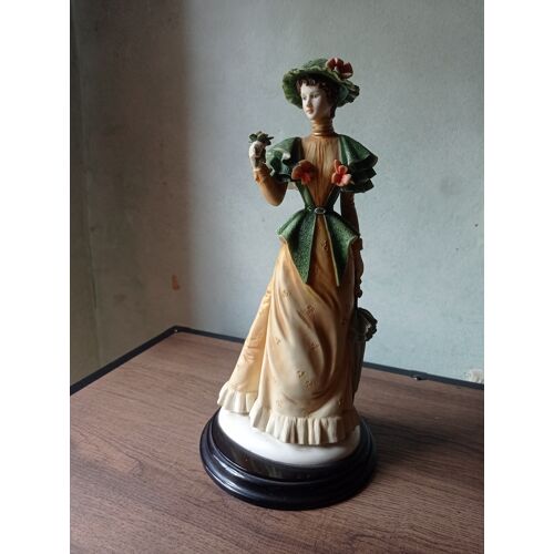Statue femme début du siècle