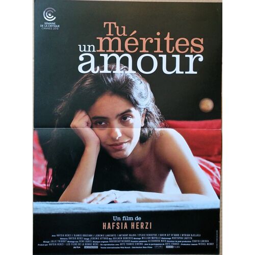 Tu Mérites Un Amour - Véritable Affiche De Cinéma Pliée - Format 40x60 Cm - De Et Avec Hafsia Herzi, Djanis Bouzyani, Jérémie Laheurte, Anthony Bajon - 2019