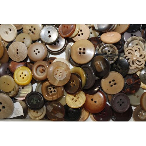 Boutons Marrons/ Beiges Etc...(Environ 250)B3