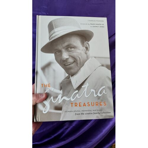 Frank Sinatra The Sinatra Treasures Livre Illustré Avec Cd Charles Pignone 192 Pages + Documents 22 X 30.8 Cm 1.836 Kg Usa 2004