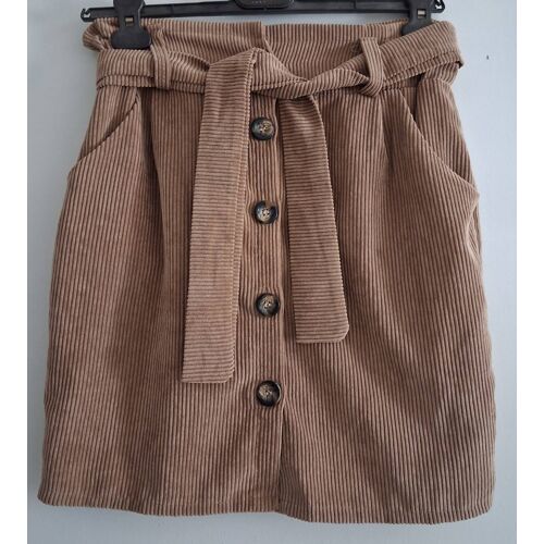 Jupe Courte Boutonnée En Velours Côtelé Avec La Ceinture Amovible
