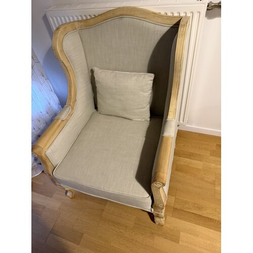 Fauteuil Bergère Theodore à oreilles style Louis XV tissu beige