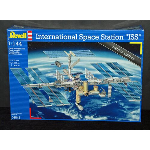 Revell International Space Station Iss 1/144-Revell