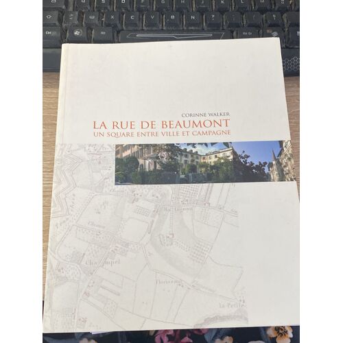 La Rue De Beaumont Un Square Entre Ville Et Campagne Corinne Walker 
