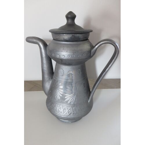Ancienne Théière En Étain
