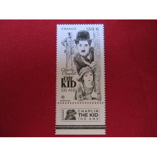 Charlie Chaplin "The Kid" 100ans Timbre N° 5473 Bord De Feuille Avec Image Du Kid Et De Charlot + Inscription Sur Bandelette "Chaplin The Kid 100 Ans"