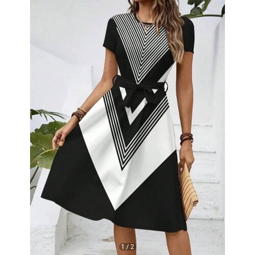 Robe Noire Et Blanche, Effet Géométrique