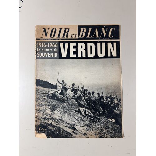 Lot 2 Magazines Noir Et Blanc - Spécial Mai 68 & Verdun 1916-1966 - Rare