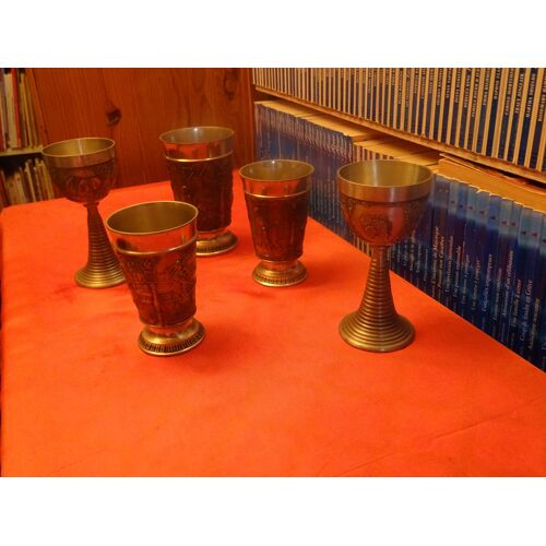 Ensemble De 2 Coupes Et 3 Gobelets En Metal Argente De Marque Rosenzin . 1988 . 1989 . 1990 .