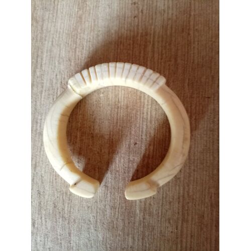 Bracelet En Dent D'Éléphant Diamètre 7 Cm Ouverture 3cm