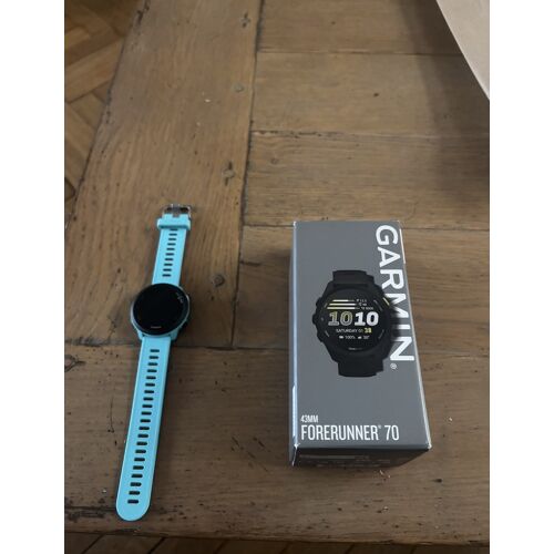 Garmin Forerunner 55 neuve sans l'emballage. Article déjà ouvert mais contenant sa boite originale et chargeur. Je m'en sépare car j'ai acheté 3 jours après la Garmin Forerunner 70.