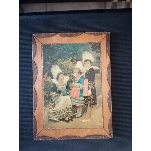 Cadre en bois d'une scène bretonne, Dimension 14x19 cm