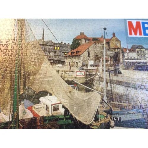 4 Puzzles M.B. reconstitués sur plaque cartonné pour Support P.L.V. (500 pièces- 49x33 cm )