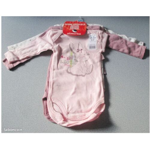 Trois Body Manches Longues 100%Coton Absorba-Taille 6mois (67cm)-Tons Blanc, Rose Et Mauve-2 Avec Un Adorable Lapin Et Le 3ème Avec Des Petits Coeurs-Entrejambe Pressionnée-Avec Étiquettes D'Achat