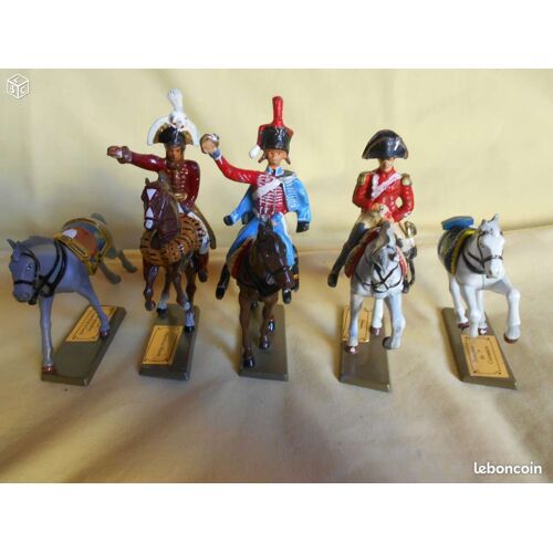 Lot 8 Figurines Starlux
