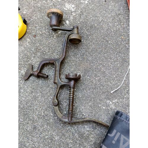 Outils a main a fixer
