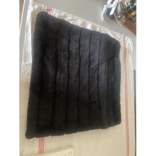 Housse Coussin Noir Fourrure