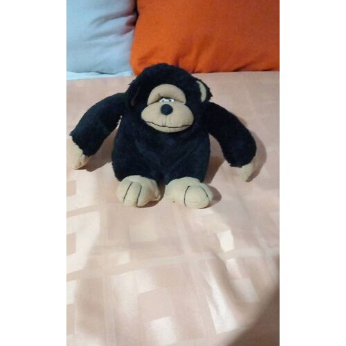 Peluche gorille assis Grove,coloris noir et marron, hauteur 15 cm, largeur 24 cm, profondeur 17 cm.