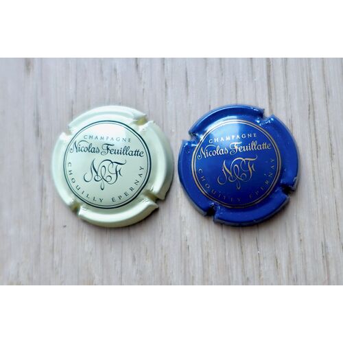 Lot De 2 Capsules De Champagne Nicolas Feuillate. Chouilly Epernay. Version Crème Et Version Bleue.