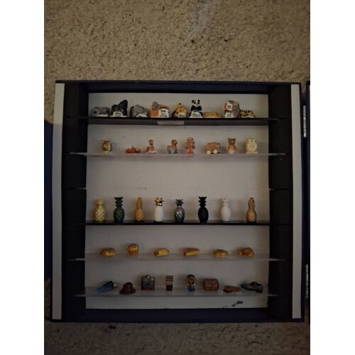 Lot De 39 Fèves En Valise Collector