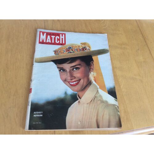 Audrey Hepburn En Couverture De Paris Match - N 322 - Orson Welles 4p / & Mel Ferrer 4p / Andre Derain Peinture 9.5p / Johnnie Ray 2p / Gina Lollobrigida 2p /