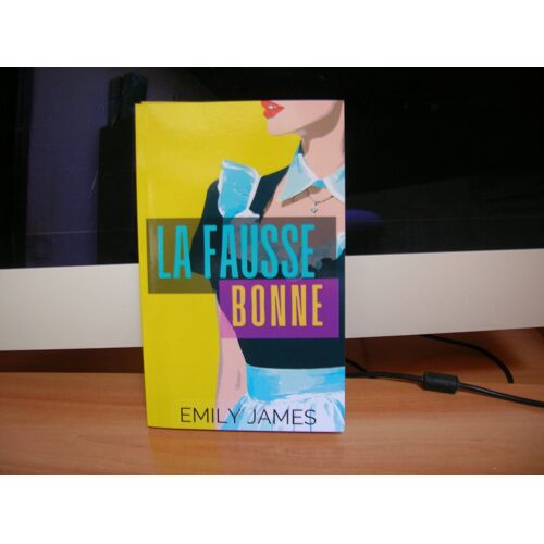 La Fausse Bonne: Une Romance Ennemis-Devenus-Amants Avec Un Milliardaire (French Edition)