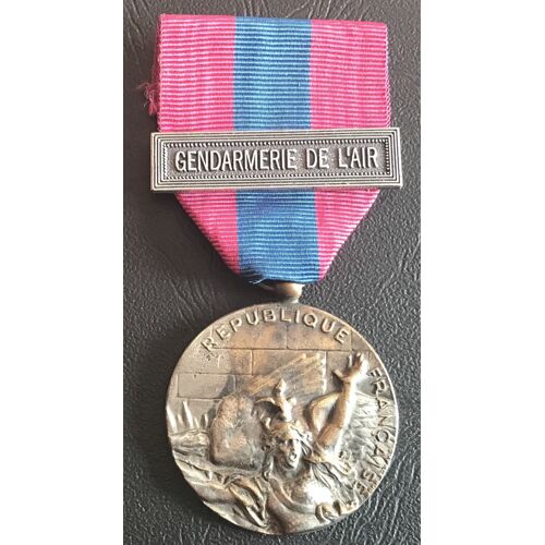 Medaille - Defense Nationale - Agraffe Gendarmerie De L?Air - Echelon Bronze