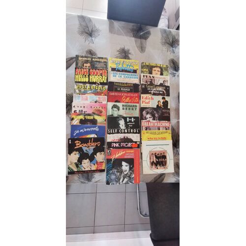 Lot De 25 Disques Vinyles 45 Tours