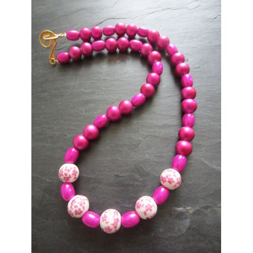 Collier Rose Et Blanc En Verre Et Céramique