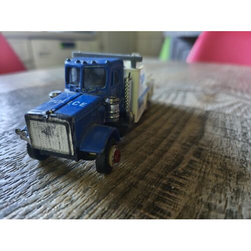 CAMION REMORQUE n ° 526 - POLICE MARQUE WELLY