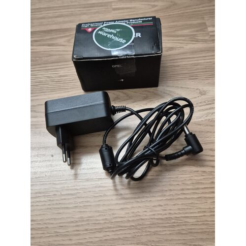 CHARGEUR, NEUF.