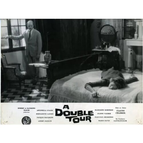 A Double Tour : Photo D'exploitation Cinématographique - Format 23x29 Cm - De Claude Chabrol Avec Madeleine Robinson, Bernadette Lafont, Jean-Paul Belmondo, Antonella Lualdi - 1959