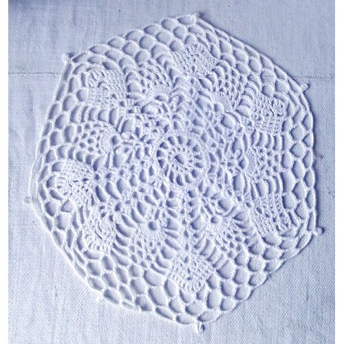 Napperon Vintage 70' en coton blanc fait main au crochet