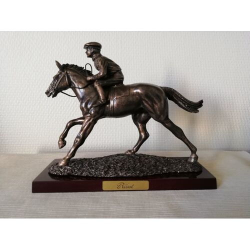 Statuette Figurine Cheval De Course : Ribot