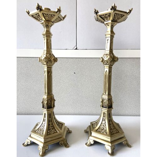 Paire d'Anciens Chandeliers Bougeoirs Porte-Bougies Néo-Gothique Bronze Doré