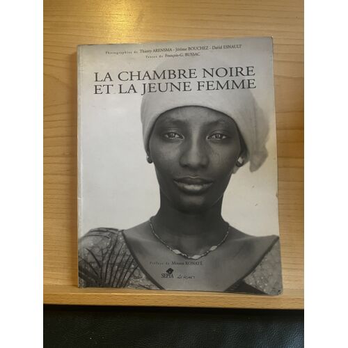La Chambre Noire Et La Jeune Femme Photographies Poèmes Sepia Le Figuier 2002
