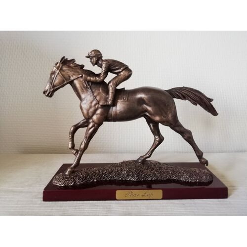 Statuette Figurine Cheval De Course : Phar Lap