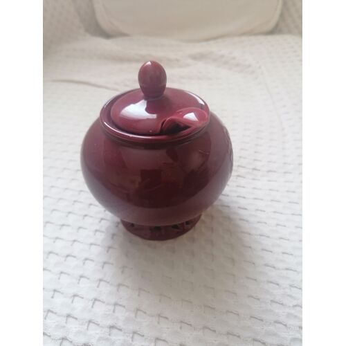 Sucrier Couleur Bordeaux Avec Sa Cuillère, Hauteur 11 Cm, Diamètre Du Socle 6 Cm, Passe Au Lave-Vaisselle Et Au Micro-Onde, Marque Maisons Du Monde