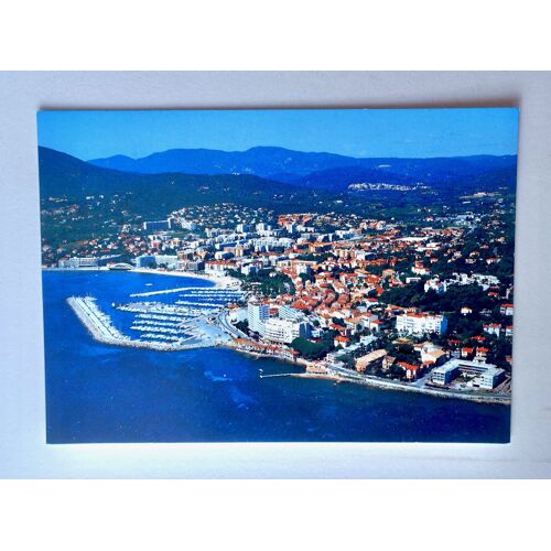 Carte Postale Phare, Port, Village Sainte Maxime, Massif Des Maures . Var. Vue Générale. Elbe. Photo Eric Le Bouteiller. France