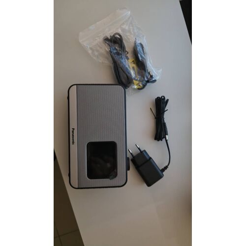 Radio FM portable avec DAB+, Bluetooth®, alimentée sur secteur ou par piles, argentée