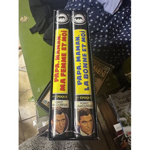2 Cassettes Videos Louis De Funes Robert Lamoureux