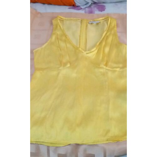 Top Col V Sans Manche 27 Quai De Seine Paris , Taille 38, Coloris Jaune, Dentelle Au Col, Grand Zippe À L'Arrière, Largeur Épaules 30 Cm, Longueur 62 Cm , Tour De Poitrine 86 Cm, Tour De Taille 76 Cm.