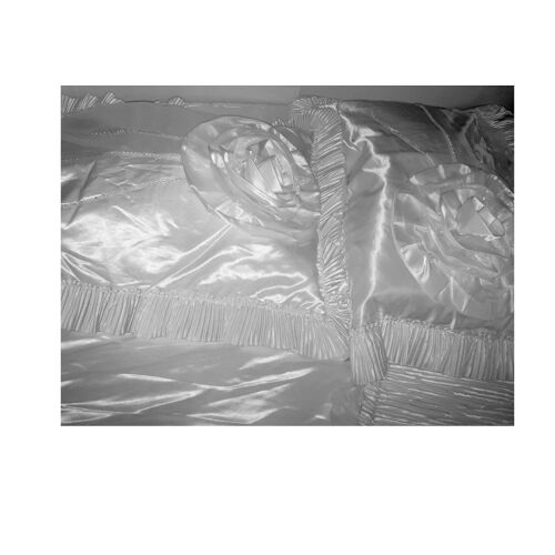 Couvrelit Couverture Satin Parure Blanche Mariage Edredon Strass Cristal Couette Soyeuse Style Noce Matelassé Duvet Volants Literie Double Grand King Size Deco Chambre Mariée Glamour Chic Romantic