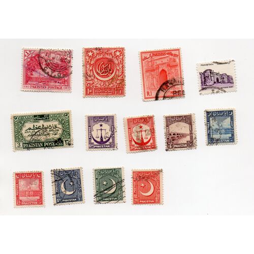 Pakistan- Lot De 13 Timbres Oblitérés Divers