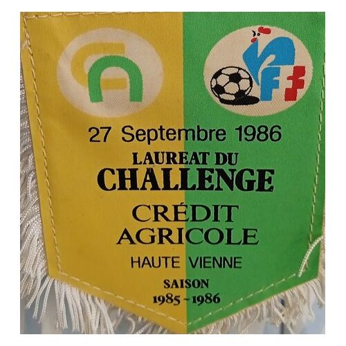 Fanion - F F F - Fédération Française De Footbell - " Lauréat Du Challenge Crédit Agricole - Haute-Vienne - 1985/86 "