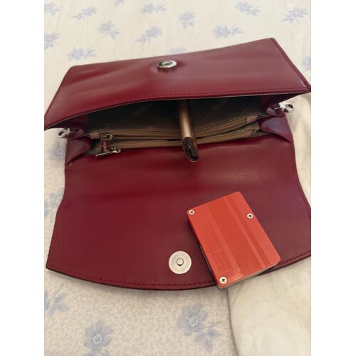 Portefeuille pochette luxe bordeaux marque Hexagonal Paris en cuir très fonctionnelle - dimensions sur photos - fermeture pression - neuf sans étiquette - emballage avec soin
